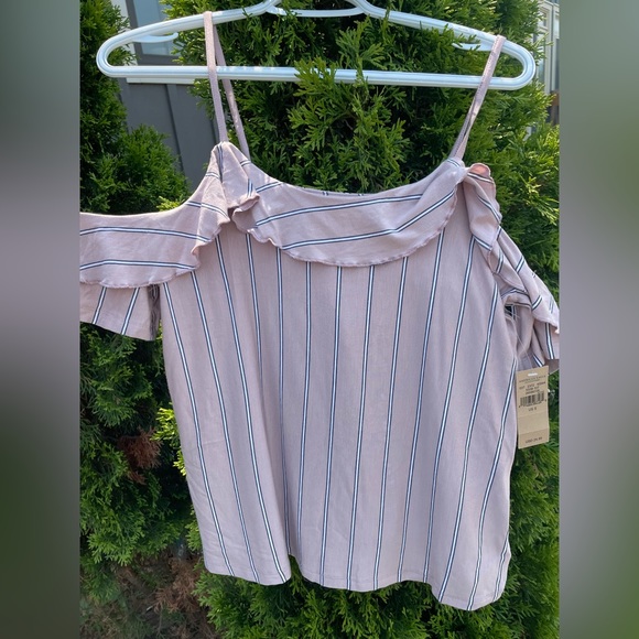 Tags still on, summer top - Picture 2 of 6